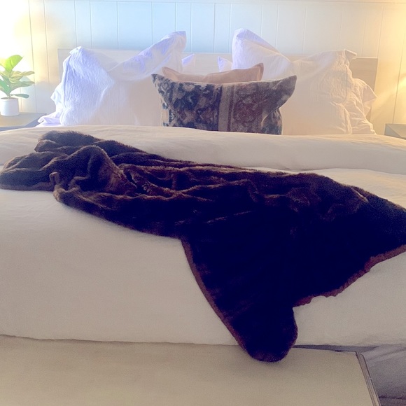 Other - 🌿 Faux Fur Throw